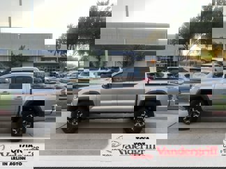 Used 2022 Toyota Tacoma TRD Off-Road image 1