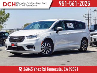 Certified 2023 Chrysler Pacifica Touring-L image 1