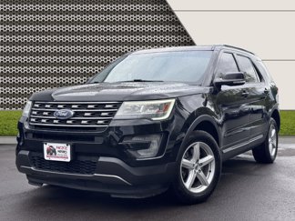 Used 2017 Ford Explorer XLT image 1