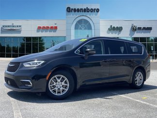 Used 2023 Chrysler Pacifica Touring-L image 1