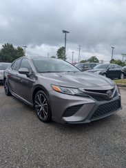 Used 2020 Toyota Camry SE image 1