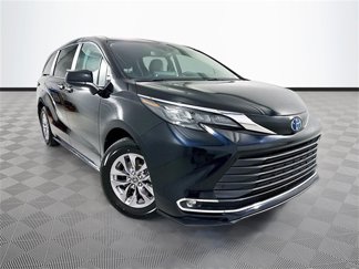 Certified 2024 Toyota Sienna XLE image 1