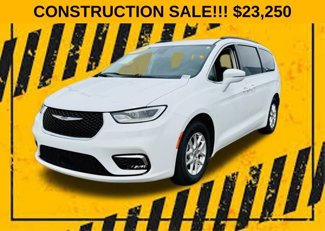 Used 2022 Chrysler Pacifica Touring-L image 1