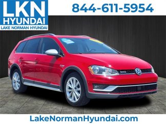 Used 2017 Volkswagen Golf Alltrack SE image 1