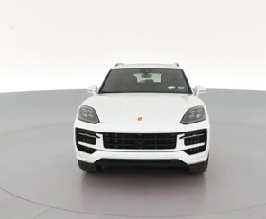 Used 2024 Porsche Cayenne image 1
