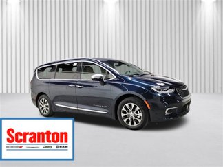 New 2022 Chrysler Pacifica Pinnacle image 1
