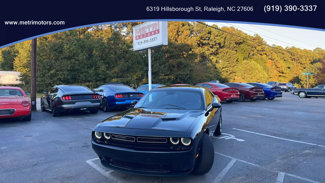 Used 2019 Dodge Challenger SXT image 1
