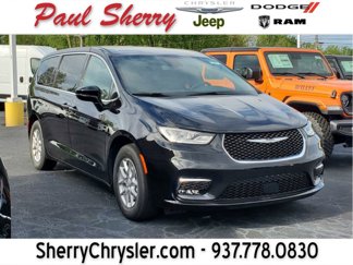 New 2025 Chrysler Pacifica Select image 1