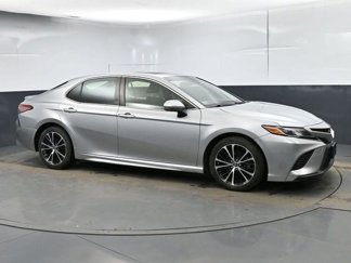 Used 2018 Toyota Camry SE image 1