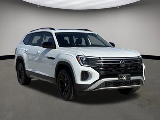 New 2025 Volkswagen Atlas Peak Edition SE image 1