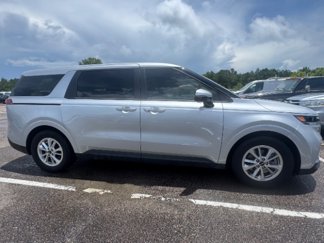 Used 2023 Kia Carnival LX image 1