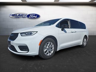 Used 2024 Chrysler Pacifica Touring-L image 1