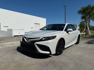 Used 2023 Toyota Camry SE image 1