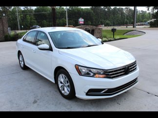 Used 2018 Volkswagen Passat 2.0T image 1