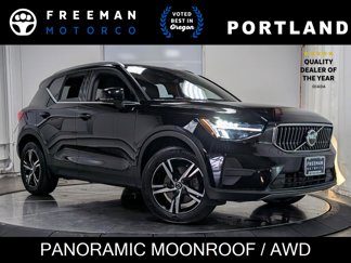 Used 2025 Volvo XC40 B5 Core image 1