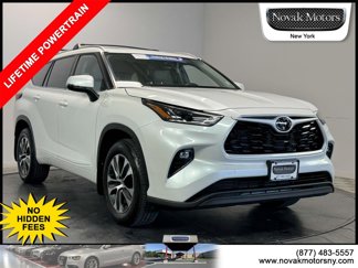 Used 2022 Toyota Highlander XLE image 1