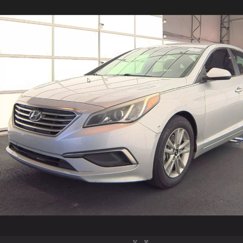 Used 2017 Hyundai Sonata SE image 1