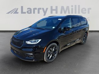 New 2026 Chrysler Pacifica Limited image 1