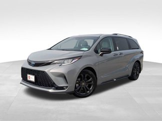Certified 2025 Toyota Sienna XSE image 1