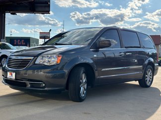 Used 2014 Chrysler Town & Country Touring-L image 1