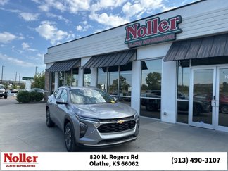 Used 2024 Chevrolet Trax LT w/ Driver Confidence Package image 1