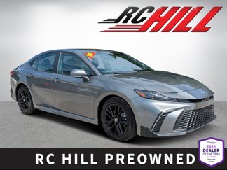 Used 2025 Toyota Camry SE image 1