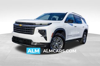 Used 2024 Chevrolet Traverse LT image 1