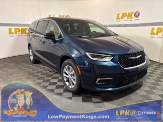 New 2025 Chrysler Pacifica Select image 1