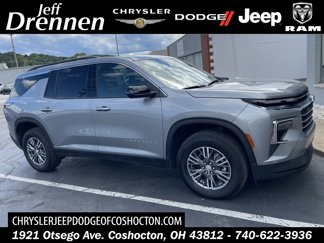 Used 2025 Chevrolet Traverse LT image 1