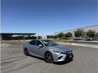 Used 2018 Toyota Camry SE image 1