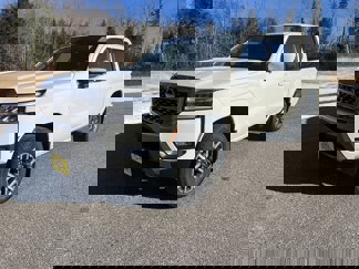 New 2025 Nissan Frontier SL image 1