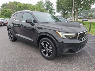 Certified 2025 Volvo XC40 B5 Core image 1