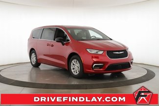 New 2026 Chrysler Pacifica Select image 1