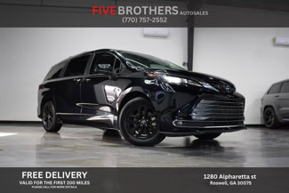 Used 2022 Toyota Sienna XLE image 1