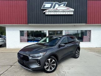 Used 2023 Ford Escape Platinum image 1