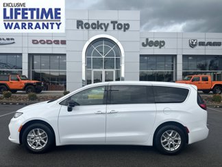 New 2025 Chrysler Pacifica Select image 1