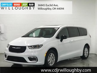 New 2025 Chrysler Pacifica Select w/ Uconnect Theater Family Group image 1