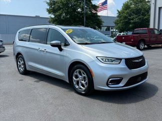 Certified 2023 Chrysler Pacifica Limited image 1
