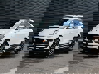 Certified 2022 Porsche Macan image 1
