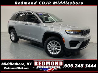 Used 2025 Jeep Grand Cherokee Laredo image 1