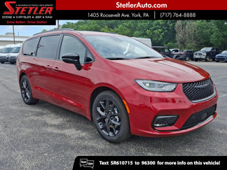 New 2025 Chrysler Pacifica Limited image 1