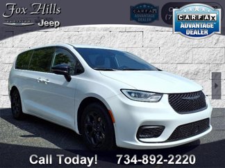 Used 2024 Chrysler Pacifica Select image 1