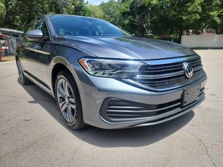 Used 2023 Volkswagen Jetta SE image 1