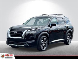 Used 2024 Nissan Pathfinder Platinum w/ Cargo Package image 1