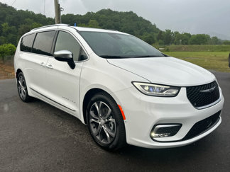 New 2025 Chrysler Pacifica Pinnacle image 1