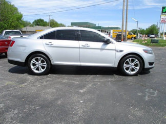 Used 2017 Ford Taurus SE image 1
