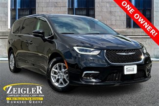 Used 2024 Chrysler Pacifica Touring-L image 1