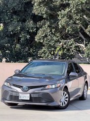 Used 2020 Toyota Camry LE image 1