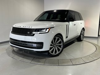 Used 2023 Land Rover Range Rover SE image 1