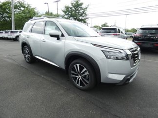 New 2025 Nissan Pathfinder Platinum image 1